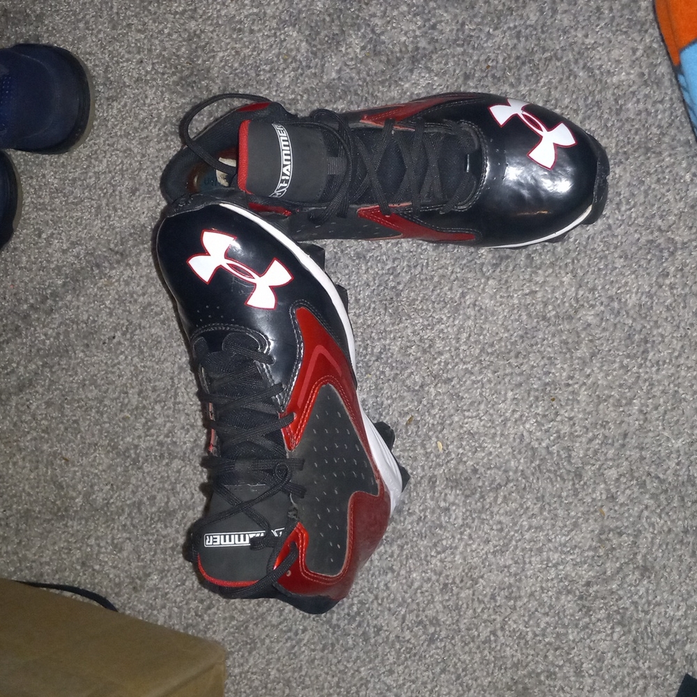 Under Armour UA hammered mid football cleats size 6.5